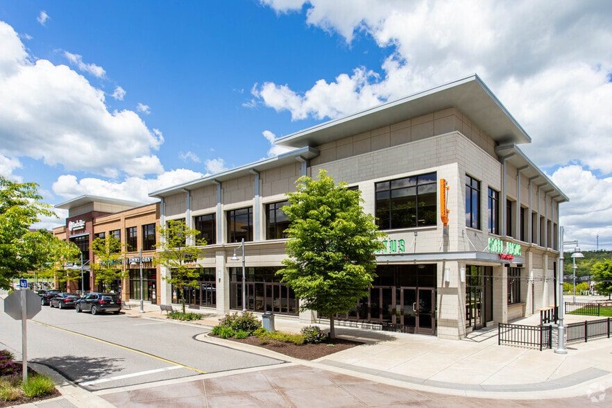 1800 Main St