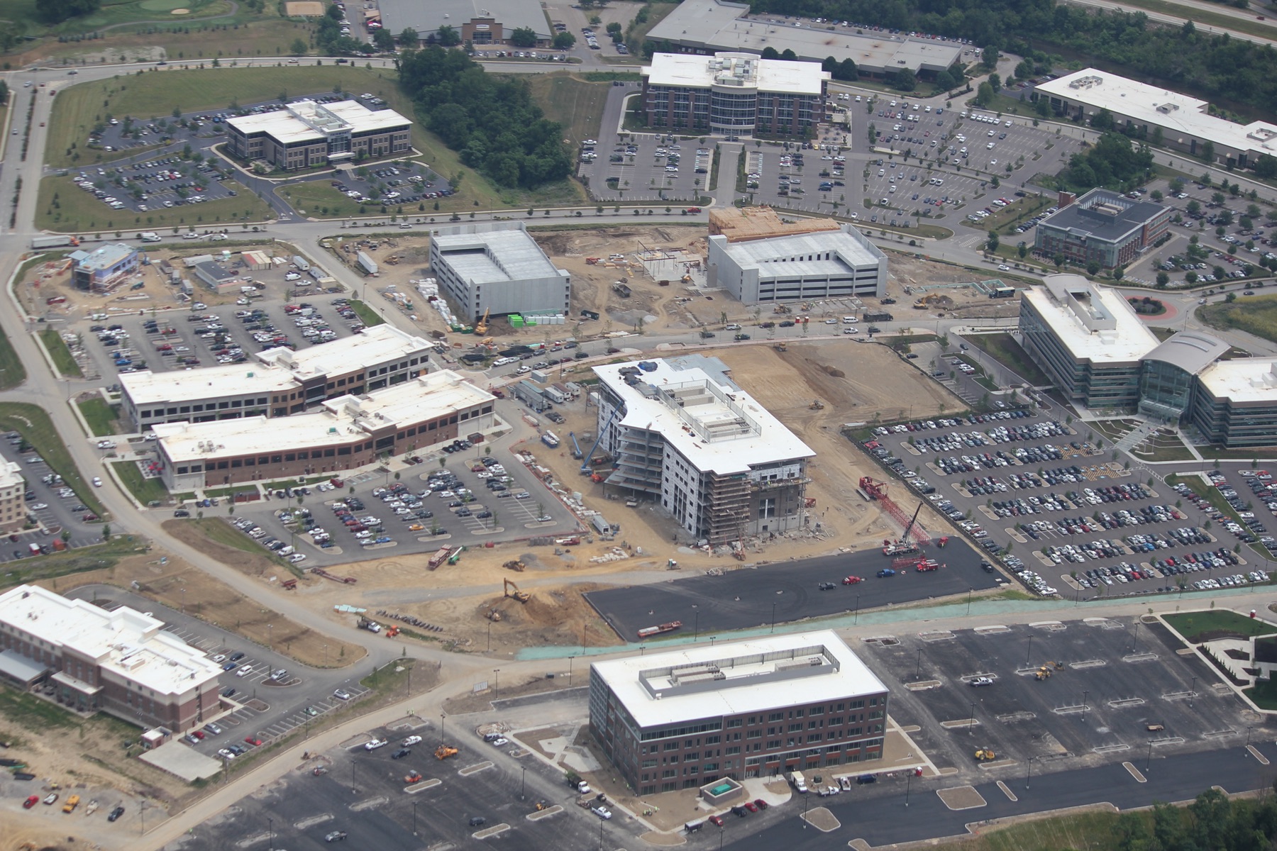 Vertical construction at Southpointe II, tower crane over the exposed steel frame